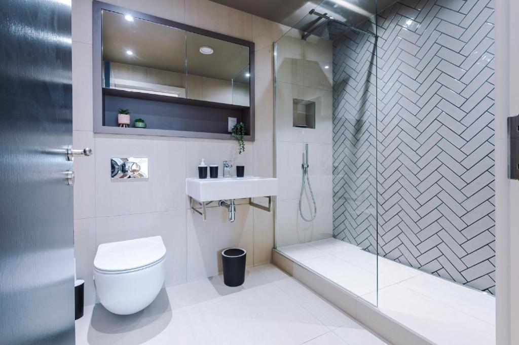 Apartemen Exquisite Abode Sleeps 6! *