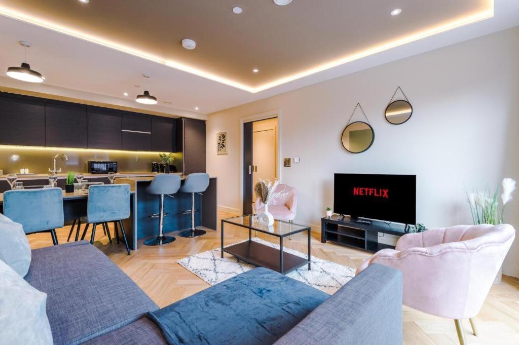 Exquisite Abode Sleeps 6! *